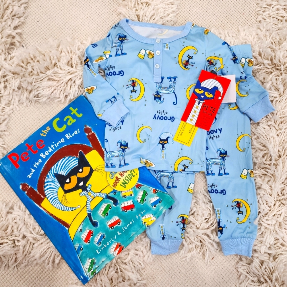 🆕️👶🏽 Pete the Cat 12 months PJ's and book Bundle